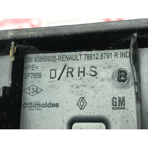 Накладка порога двери сдвижных правых Renault Trafic III 2014-2021 93868935